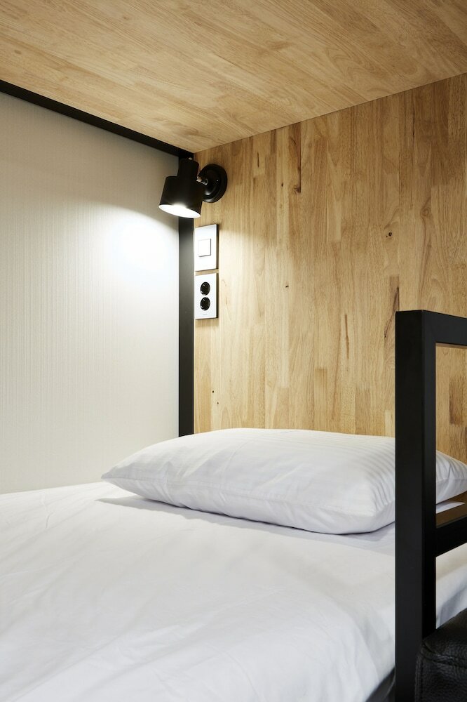 Hostal Comet Guesthouse - Hostel