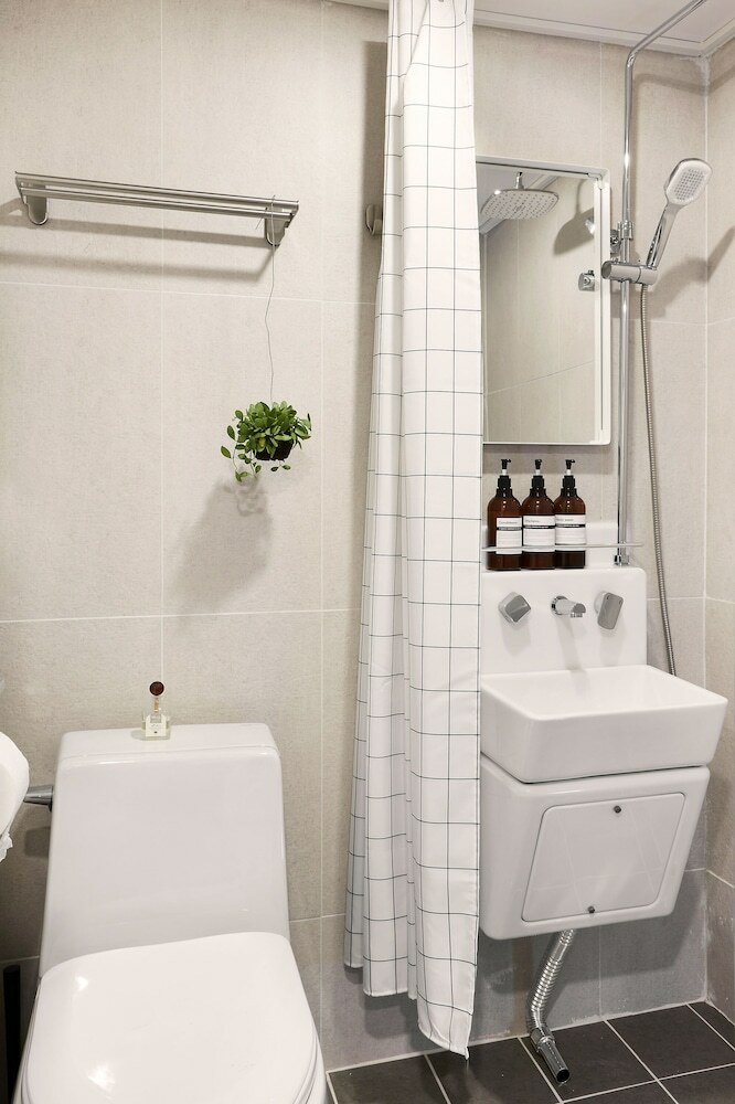 Hostal Comet Guesthouse - Hostel