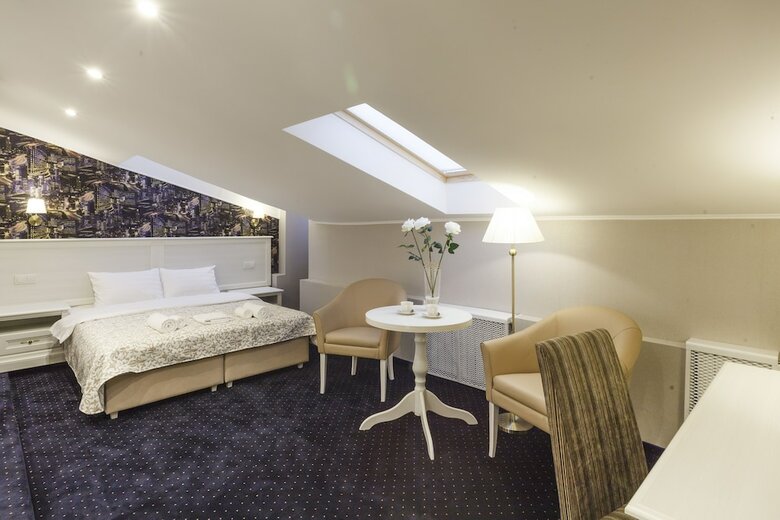Esquire Hotel