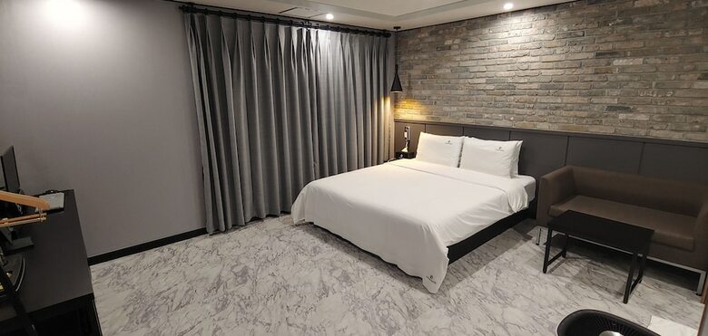 Lucas Hotel