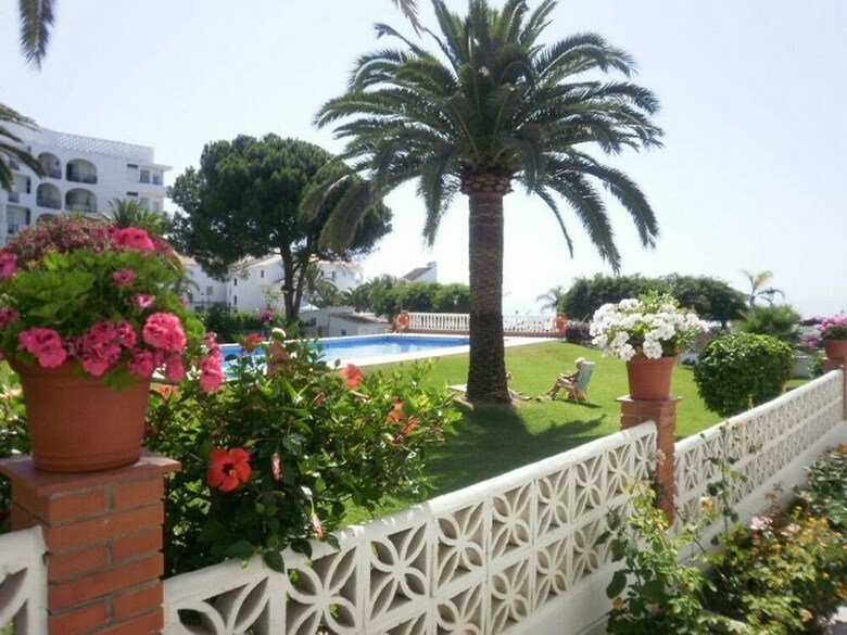 Apartamentos Carabeo Canovas Nerja