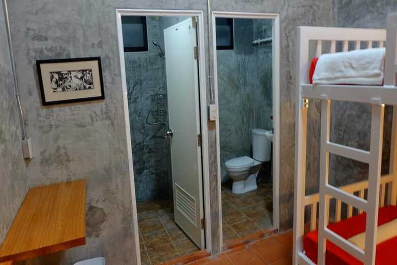 Hostal White Jail At Koh Tao Hostel