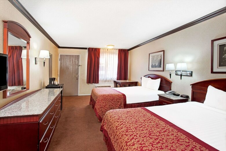 Motel Ramada By Wyndham Pasadena