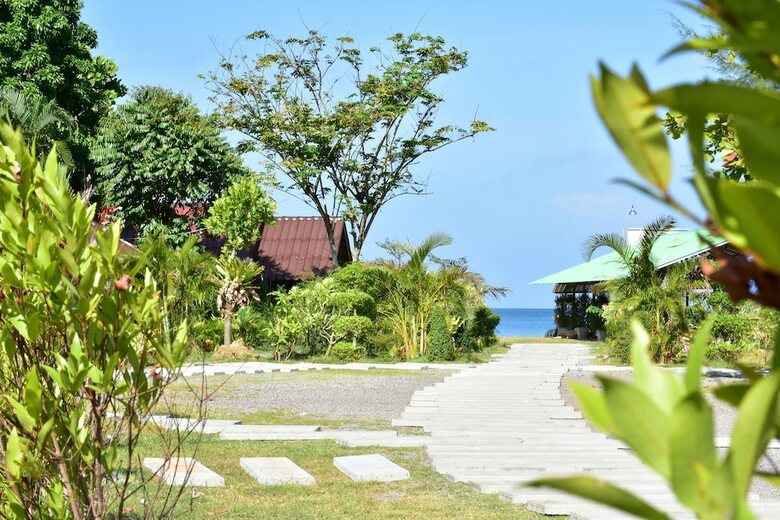 Hotel Lanta Mermaid Beachfront Resort