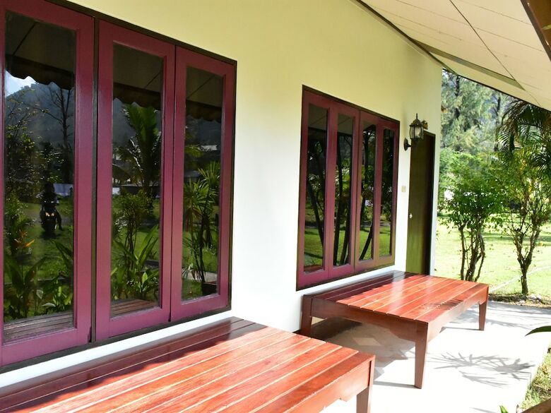 Hotel Lanta Mermaid Beachfront Resort