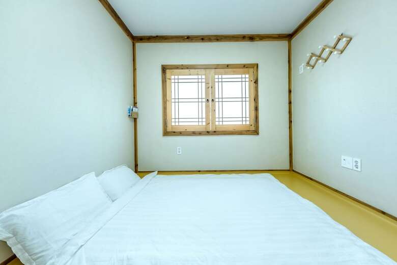 Hotel Stone Statue Village Hanok