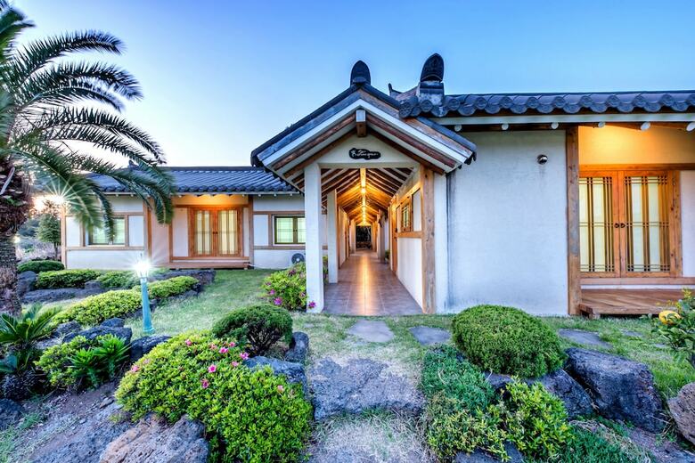 Hotel Stone Statue Village Hanok