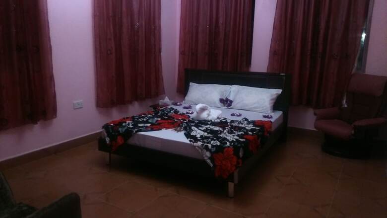 Hotel Uroa White House Inn