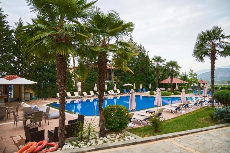 Famissi Eden Hotel