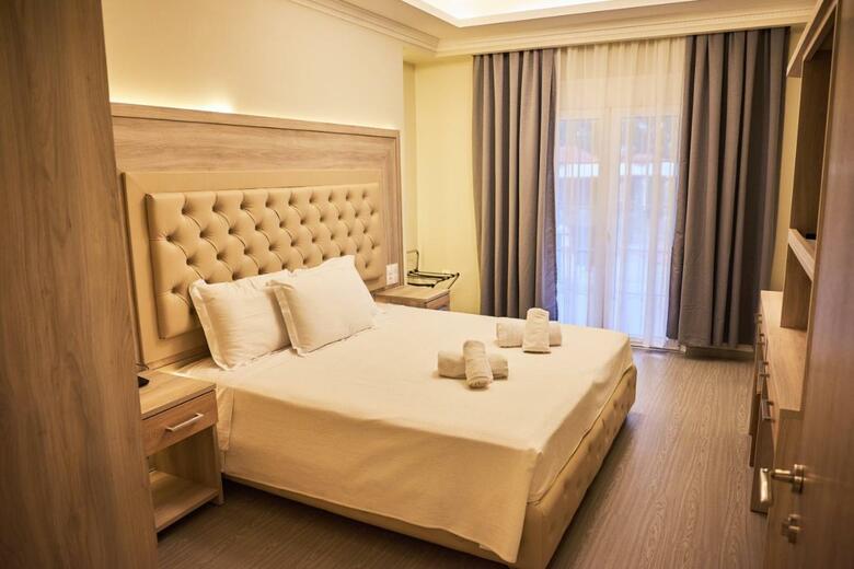 Famissi Eden Hotel
