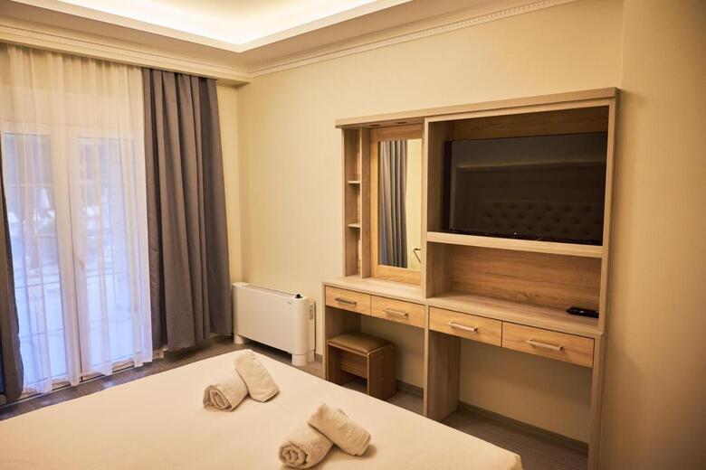 Famissi Eden Hotel