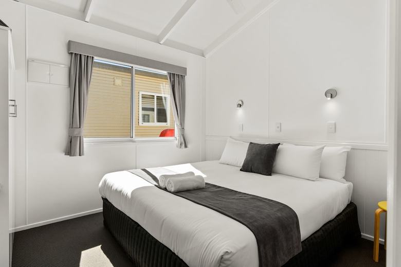 Cabana Bright Riverside Holiday Park