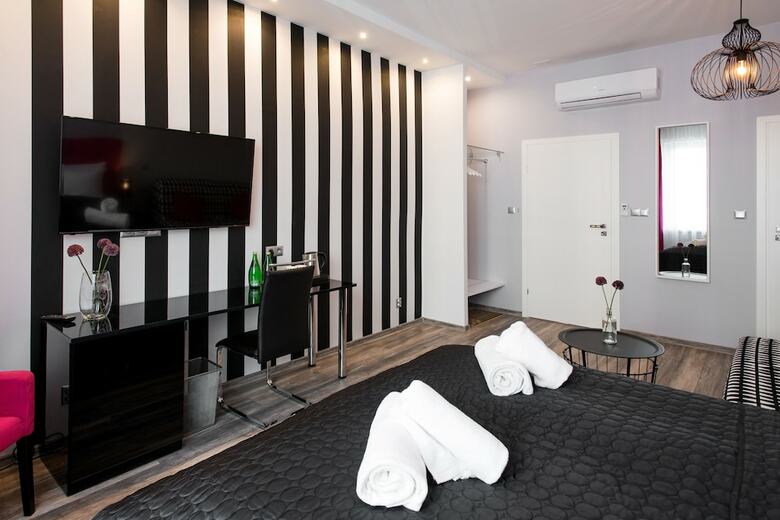 Hotel Leo Apartments Old Town