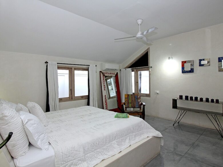 Villa Putih Seminyak