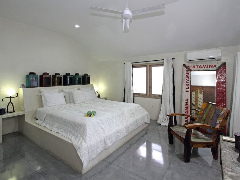 Villa Putih Seminyak