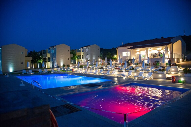 Hotel Fournia Village