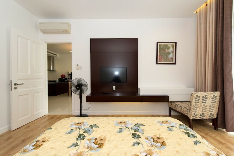 Garden View Apartment - 2 Mins To Beach