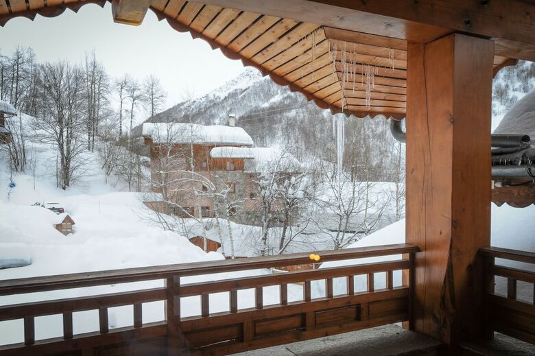 Monster Chalets