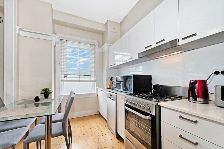 Furnished Apartment Walk To Bondi Beach