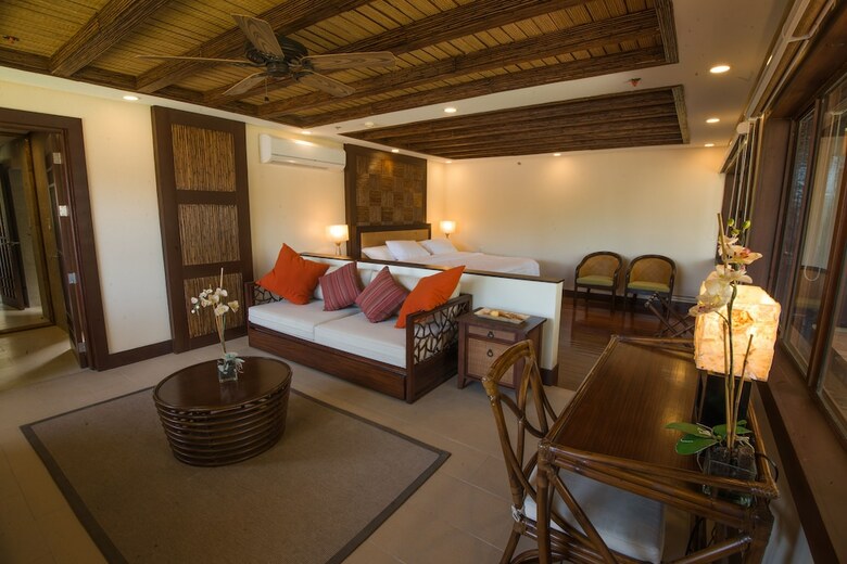 Hotel Fridays Puerto Galera