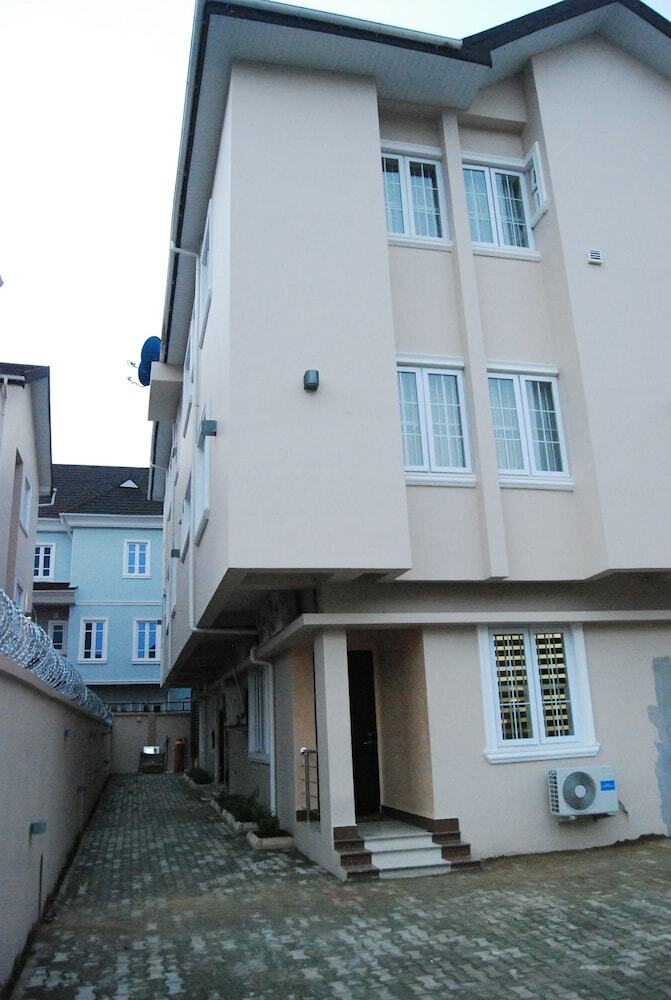 Grandbee Apartment And Residence