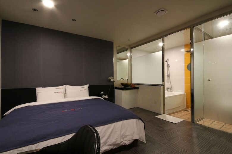 The M Hotel
