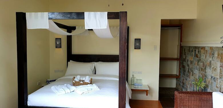 Hotel Edgewater Dive & Spa Resort