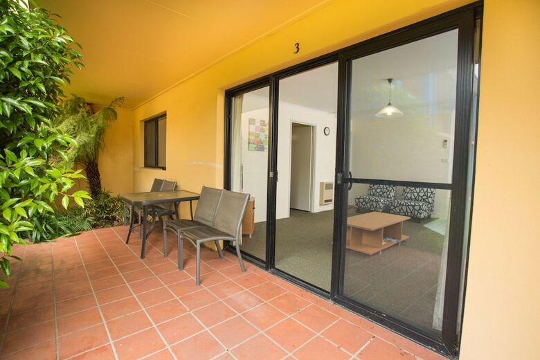 Apartamentos By The Sea 3