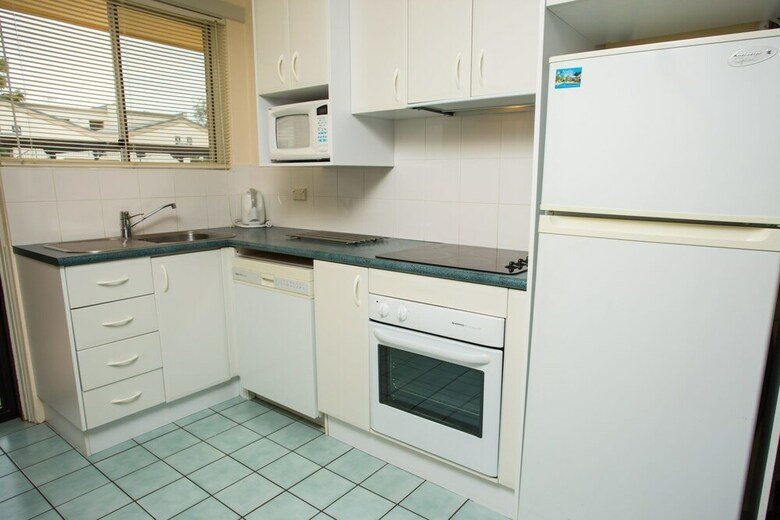 Apartamentos By The Sea 3