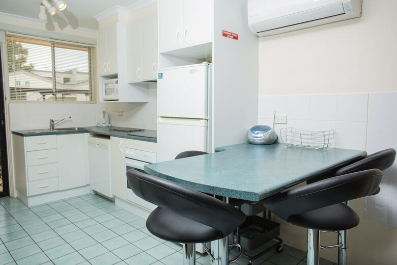 Apartamentos By The Sea 3