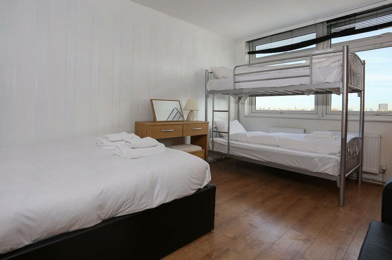 4 Bedroom Apartment In Shepherd's Bush Accommodates 10