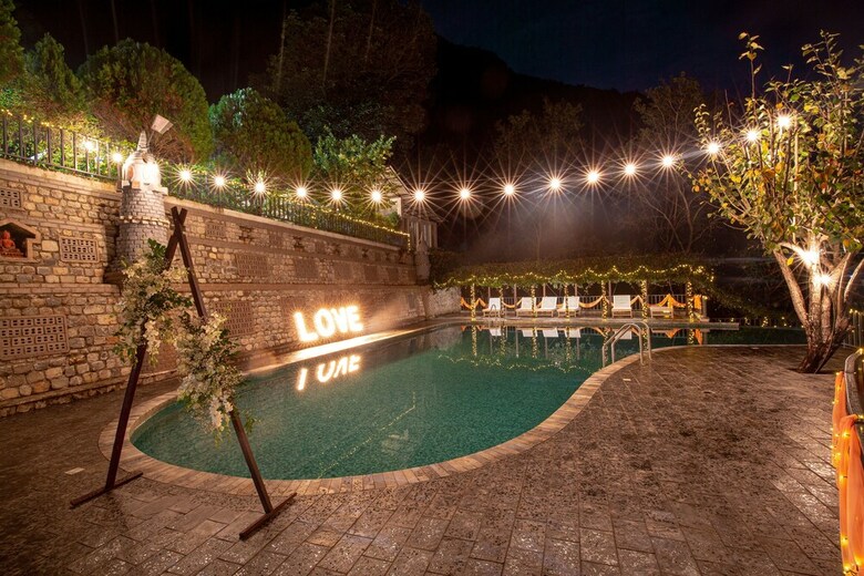 Hotel Serene Highway Resort