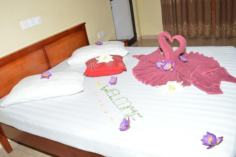 Hotel Polhena Bay Resort