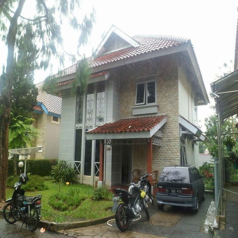 Villa Kota Bunga Azalea