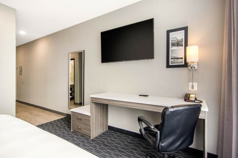 Hotel Comfort Inn & Suites
