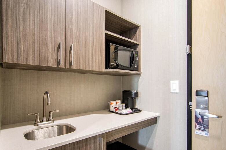 Hotel Comfort Inn & Suites
