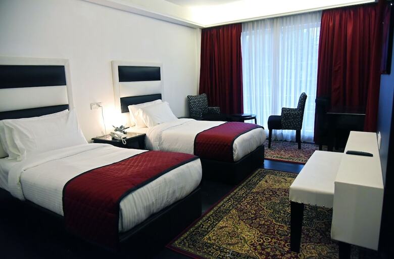 Hotel Rose Petal