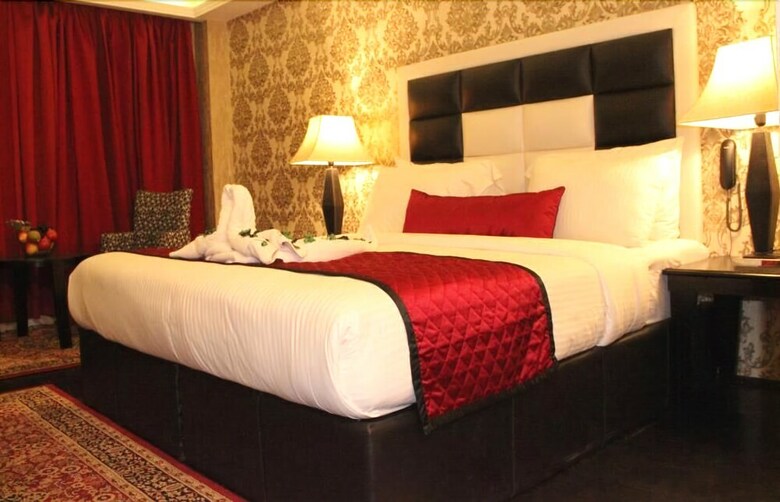 Hotel Rose Petal