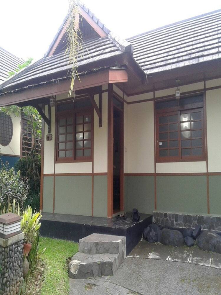 Villa Kota Bunga Cosmos