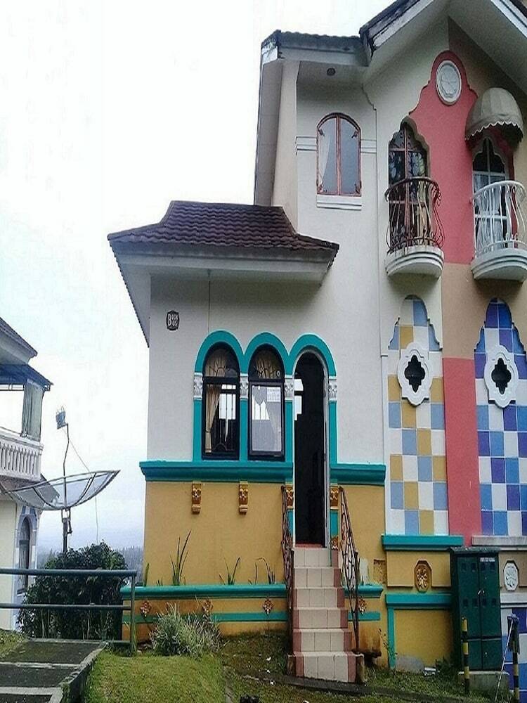 Villa Kota Bunga Cosmos