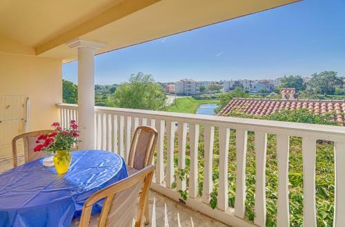 Comfort Pool Apartments