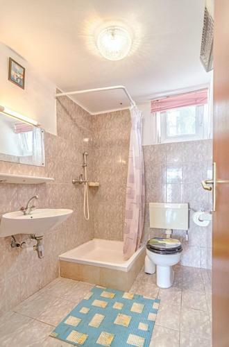 Comfort Pool Apartments