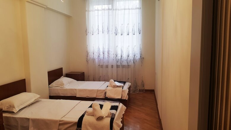 Hostal Friendship Hostel & Tours 2