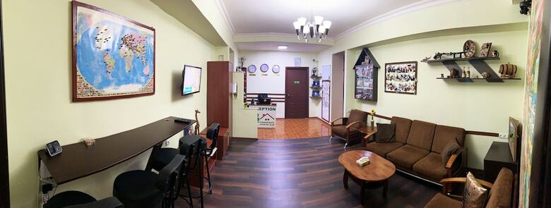 Hostal Friendship Hostel & Tours 2