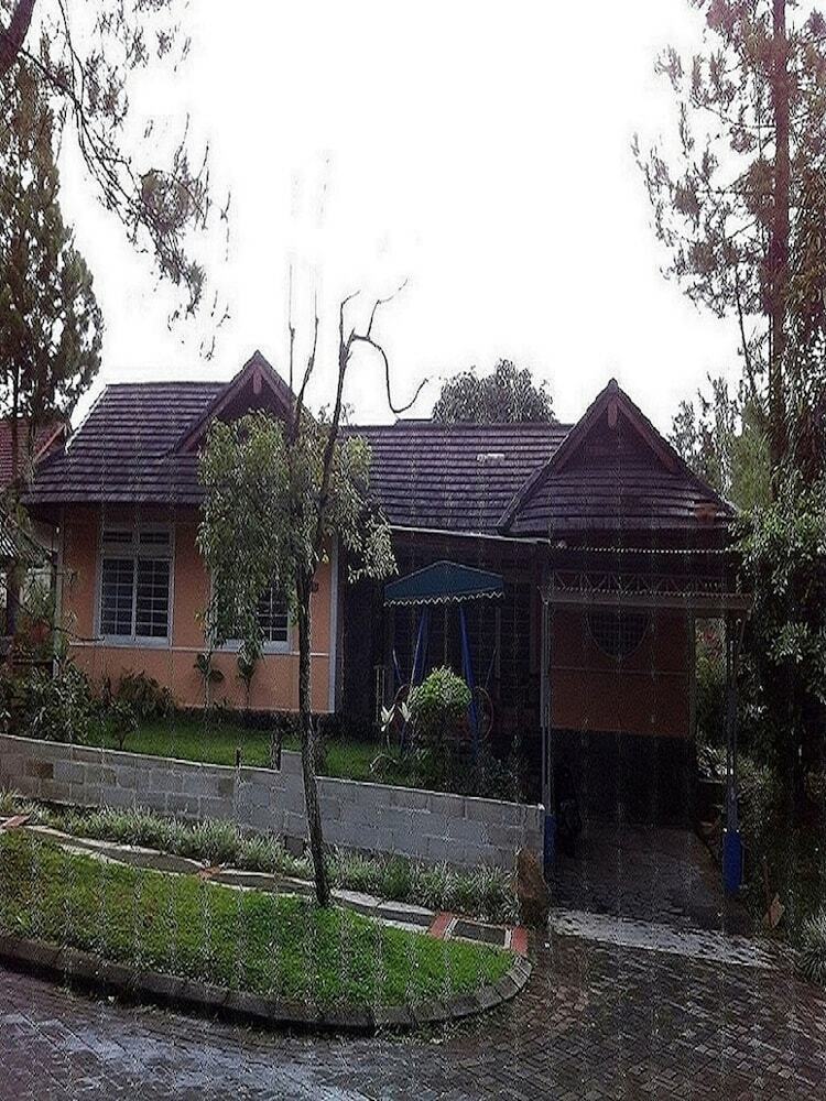 Villa Kota Bunga Widuri