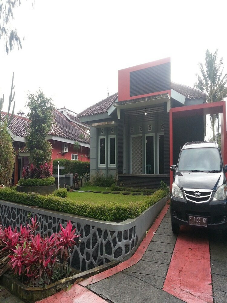Villa Kota Bunga Camelia