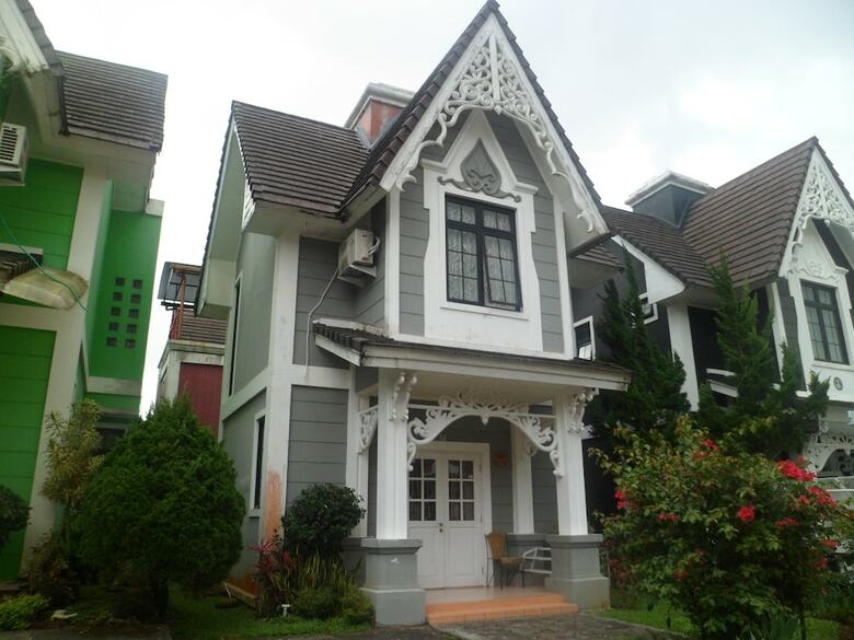 Villa Kota Bunga Mawar