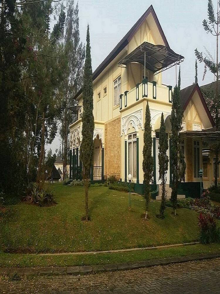 Villa Kota Bunga Mawar
