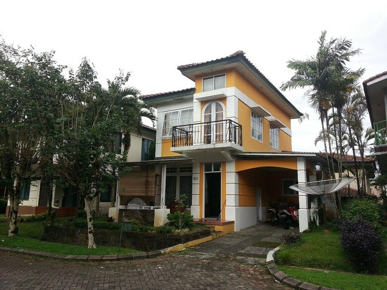 Villa Kota Bunga Allamanda