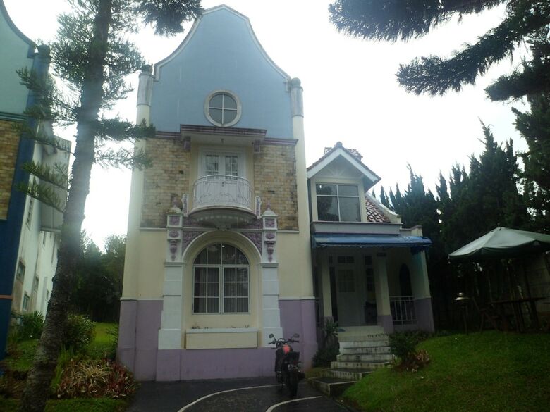 Villa Kota Bunga Aster